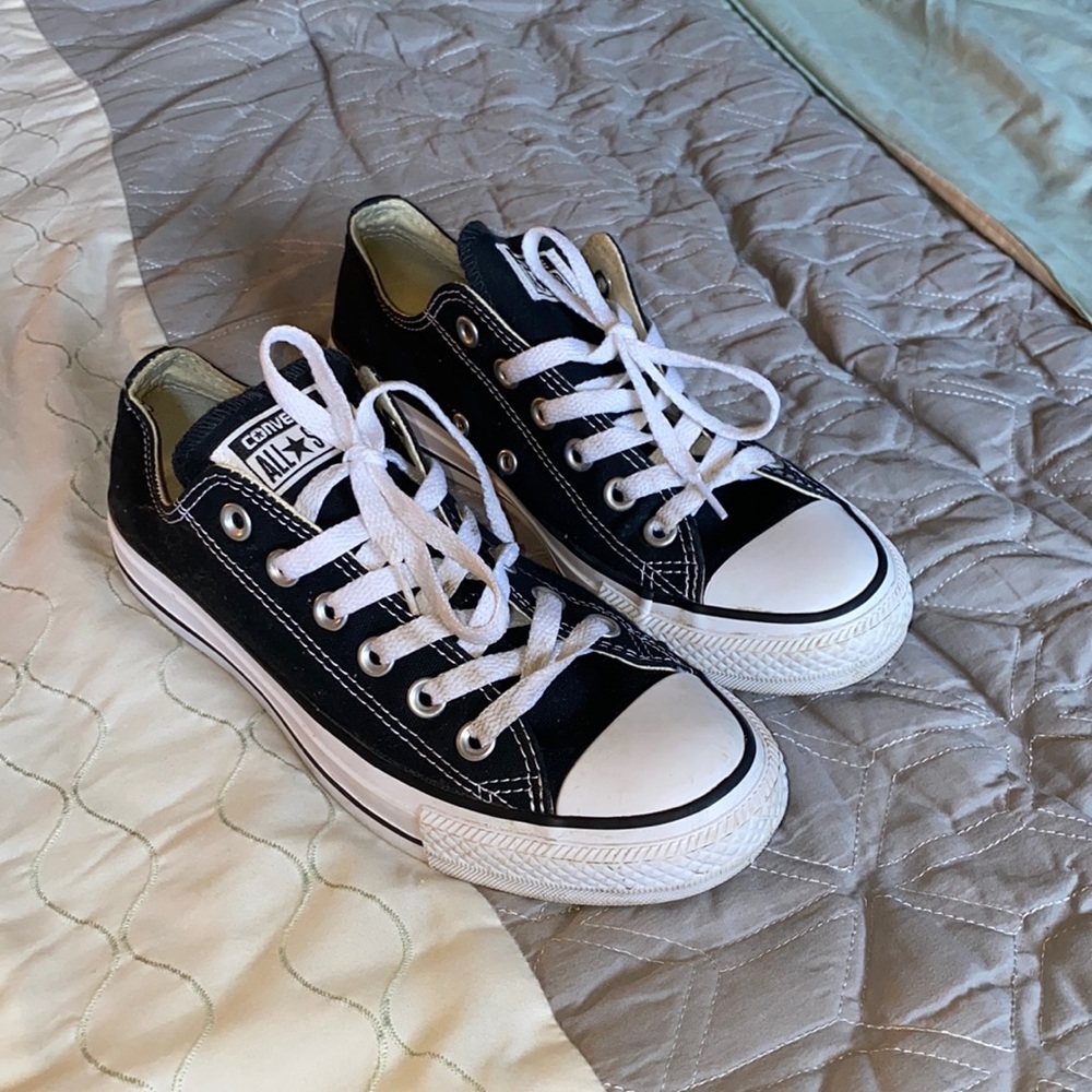 Womens black low top converse